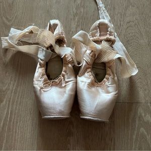 Dead Pointe Shoes